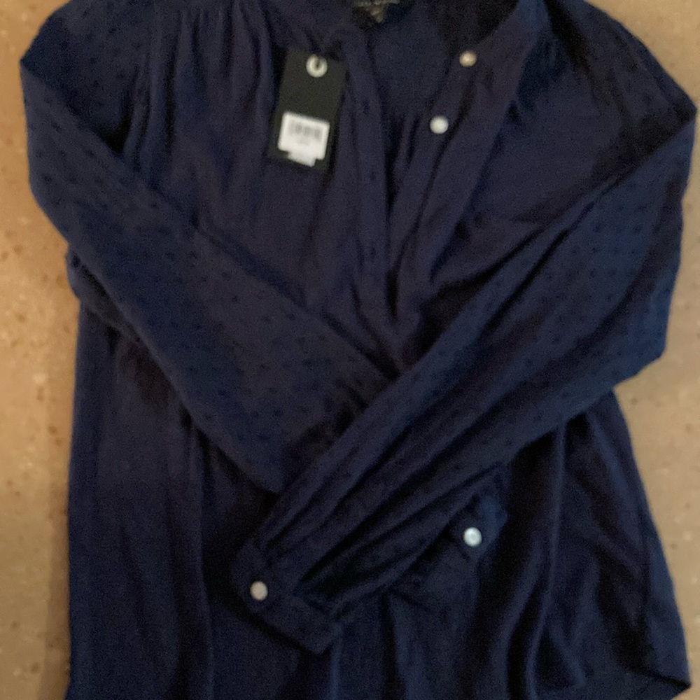 Top. LUCKY BRAND Sweet seersucker / Jersey Blue. NWT, missing two front buttons